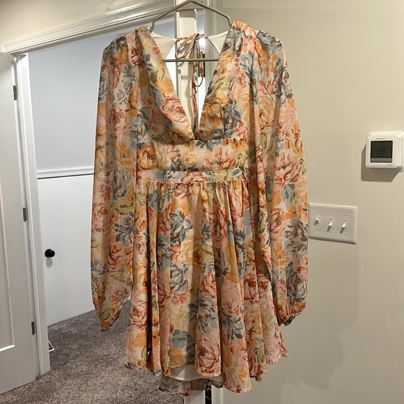 Showpo floral mini dress - Picture 2 of 2